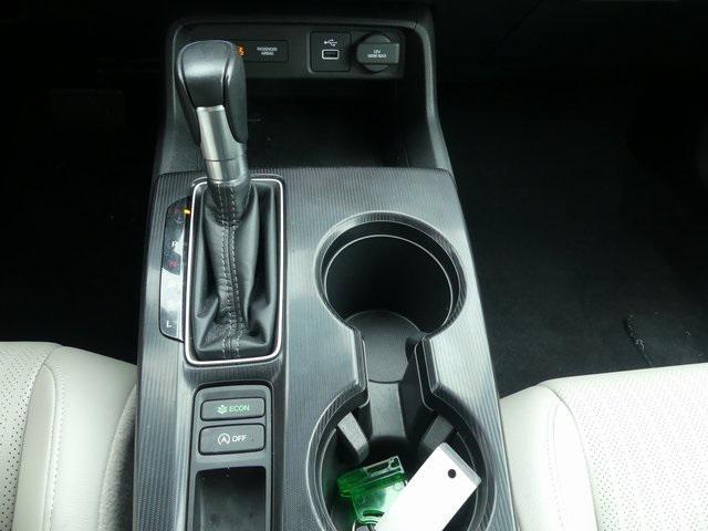 Photo of 2022 Platinum White Pearl Honda Civic