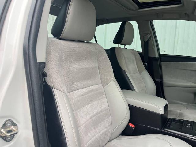 Photo of 2017 White Toyota Camry