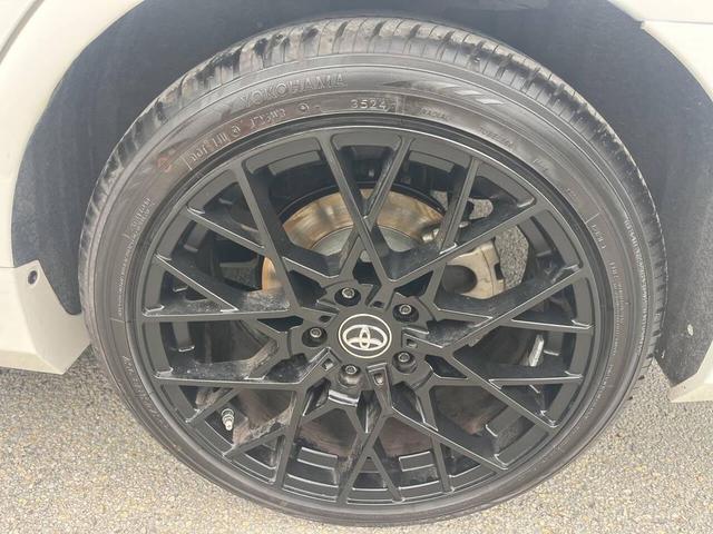 Photo of 2017 White Toyota Camry
