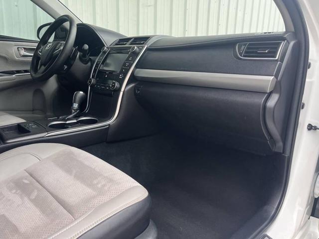 Photo of 2017 White Toyota Camry