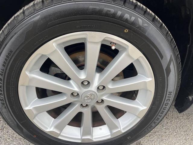 Photo of 2009 Magnetic Gray Metallic Toyota Venza