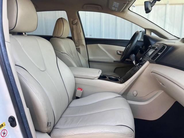 Photo of 2014 Blizzard Pearl Toyota Venza