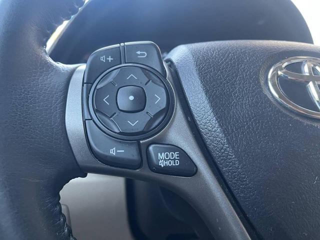 Photo of 2014 Blizzard Pearl Toyota Venza