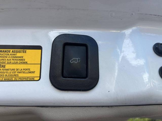 Photo of 2014 Blizzard Pearl Toyota Venza