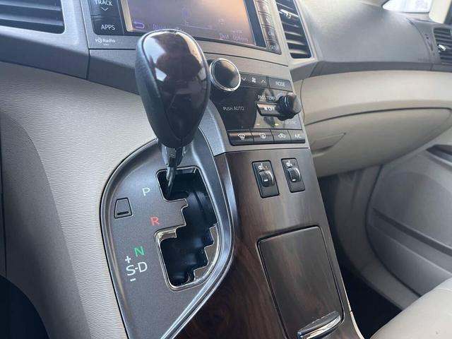 Photo of 2014 Blizzard Pearl Toyota Venza