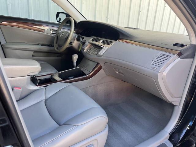 Photo of 2008 Black Toyota Avalon