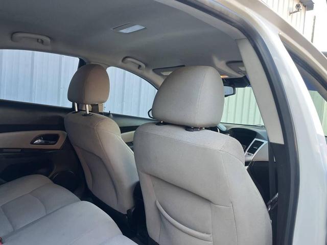Photo of 2015 Summit White Chevrolet Cruze