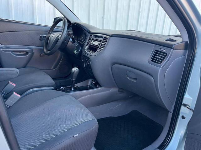Photo of 2007 Silver Kia Rio
