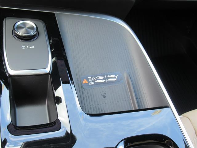 Photo of 2026 iridescent white tricoat Buick Enclave