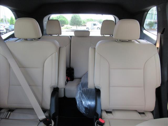 Photo of 2026 iridescent white tricoat Buick Enclave