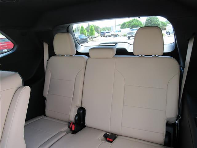Photo of 2026 iridescent white tricoat Buick Enclave