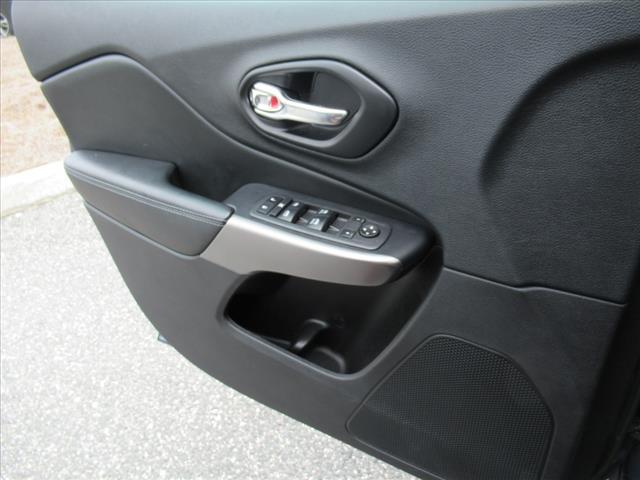 Photo of 2021 Slate Blue Pearlcoat Jeep Cherokee
