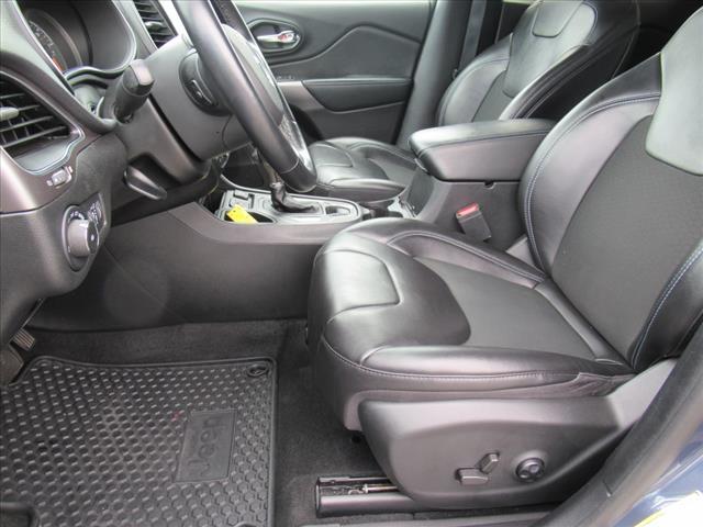 Photo of 2021 Slate Blue Pearlcoat Jeep Cherokee