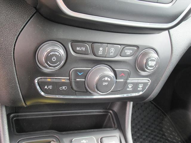 Photo of 2021 Slate Blue Pearlcoat Jeep Cherokee