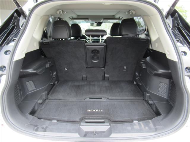 Photo of 2018 Brilliant Silver Nissan Rogue