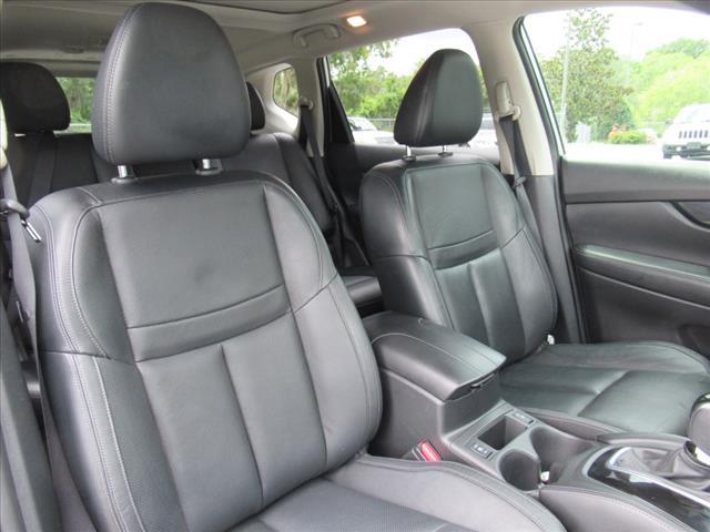 Photo of 2018 Brilliant Silver Nissan Rogue