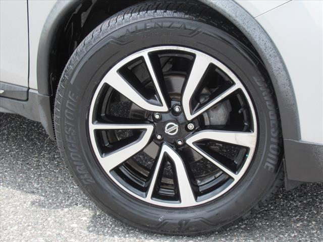 Photo of 2018 Brilliant Silver Nissan Rogue