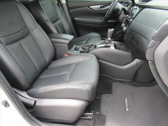 Photo of 2018 Brilliant Silver Nissan Rogue