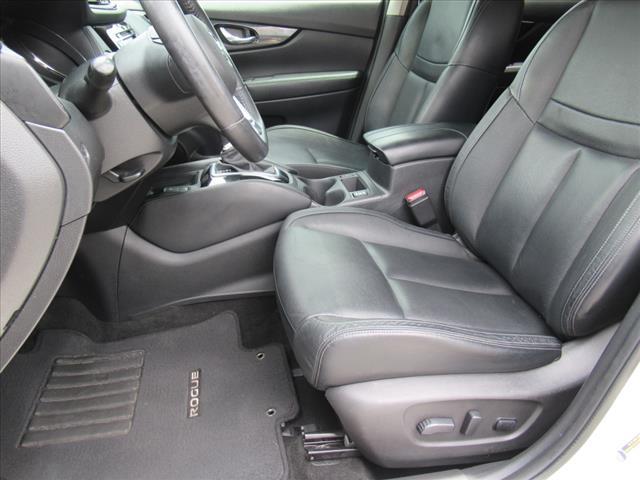 Photo of 2018 Brilliant Silver Nissan Rogue