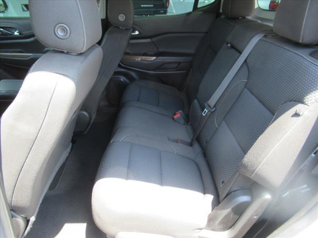 Photo of 2020 Summit White Gaz GMC Acadia