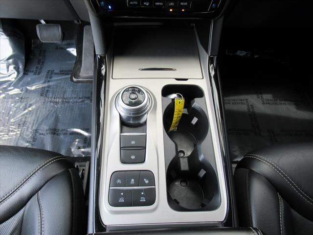 Photo of 2022 Iconic Silver Metallic Ford Explorer