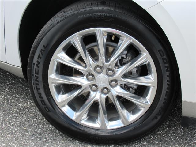 Photo of 2021 White Frost Tricoat Buick Enclave