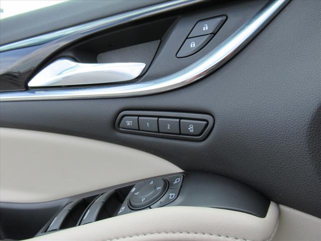 Photo of 2021 White Frost Tricoat Buick Enclave