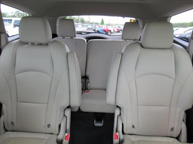 Photo of 2021 White Frost Tricoat Buick Enclave
