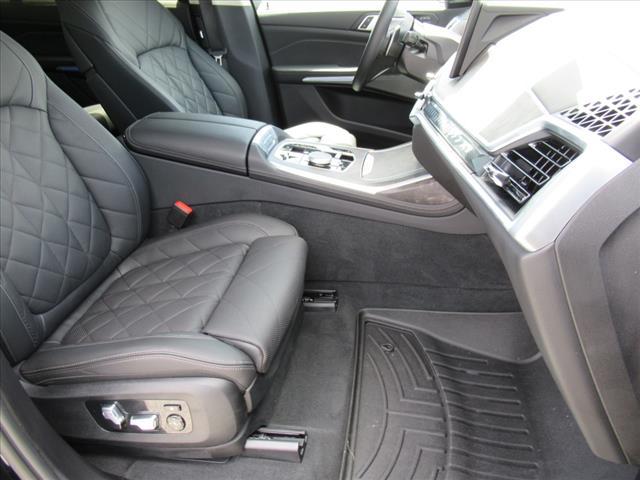 Photo of 2023 Carbon Black Metallic BMW X7