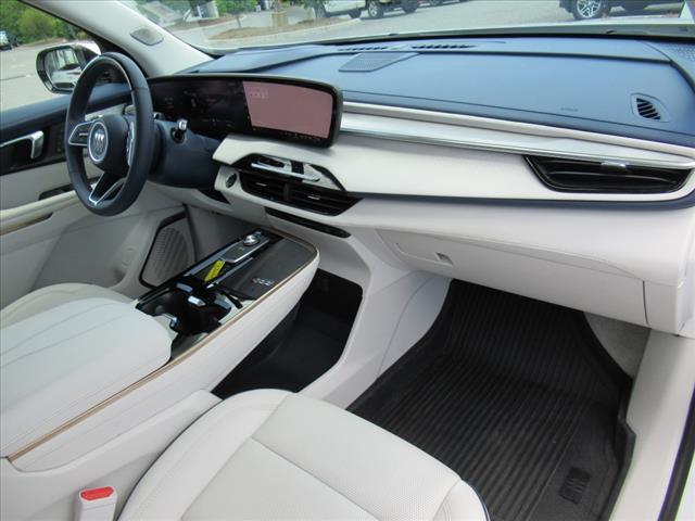 Photo of 2025 White Frost Tricoat Buick Enclave