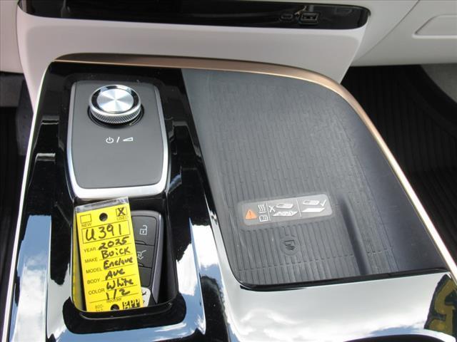 Photo of 2025 White Frost Tricoat Buick Enclave