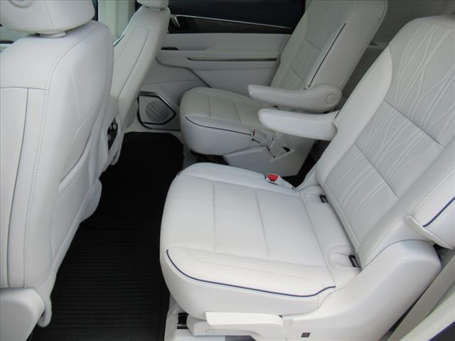 Photo of 2025 White Frost Tricoat Buick Enclave