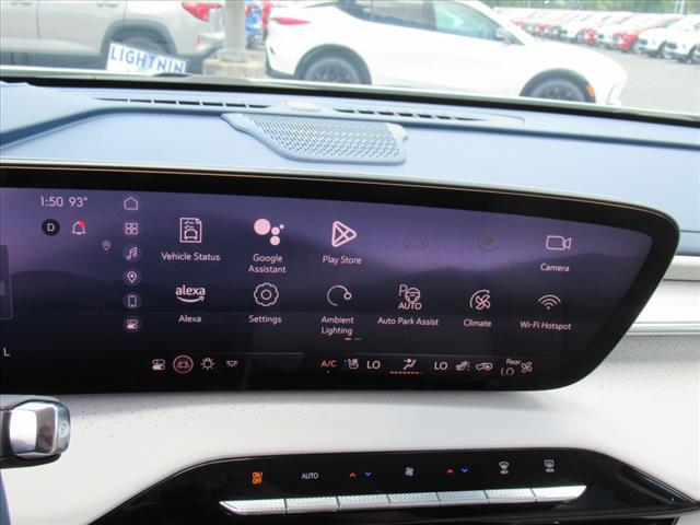 Photo of 2025 White Frost Tricoat Buick Enclave