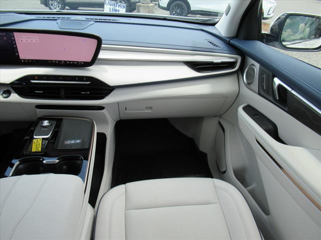 Photo of 2025 White Frost Tricoat Buick Enclave