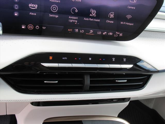 Photo of 2025 White Frost Tricoat Buick Enclave