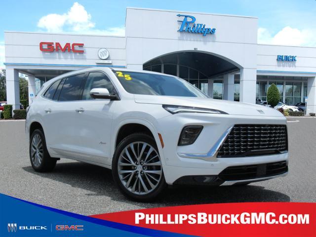 Photo of 2025 White Frost Tricoat Buick Enclave