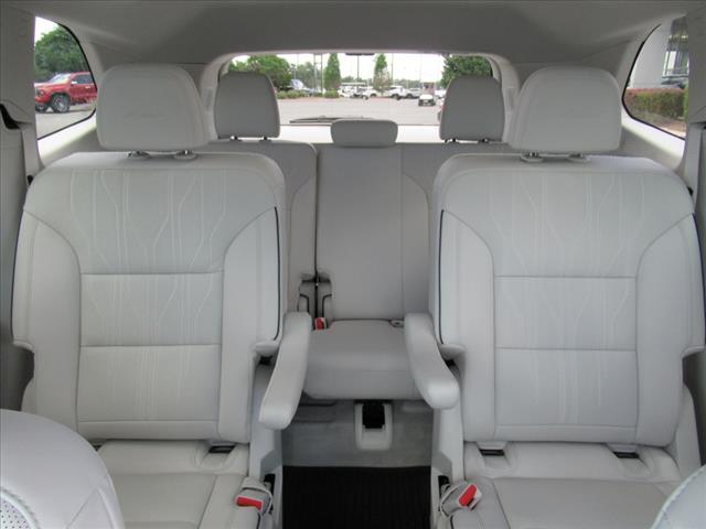 Photo of 2025 White Frost Tricoat Buick Enclave