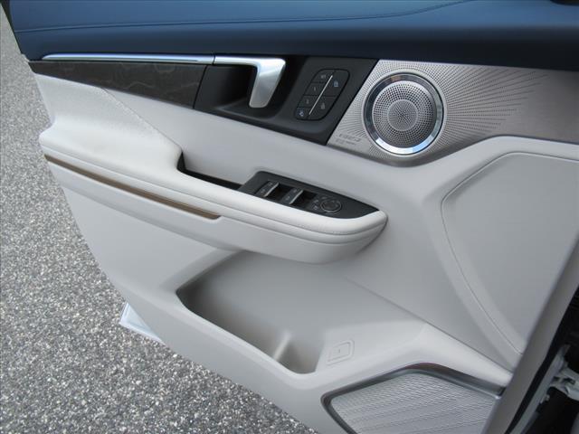 Photo of 2025 White Frost Tricoat Buick Enclave