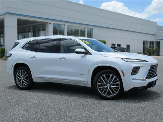 Photo of 2025 White Frost Tricoat Buick Enclave