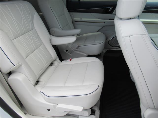 Photo of 2025 White Frost Tricoat Buick Enclave