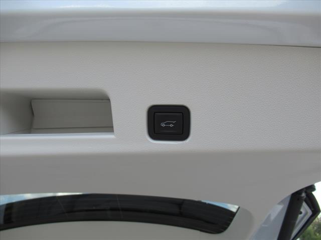 Photo of 2025 White Frost Tricoat Buick Enclave