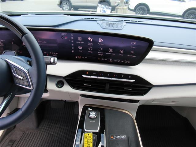Photo of 2025 White Frost Tricoat Buick Enclave
