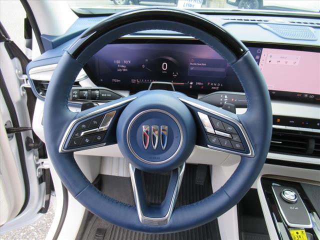 Photo of 2025 White Frost Tricoat Buick Enclave