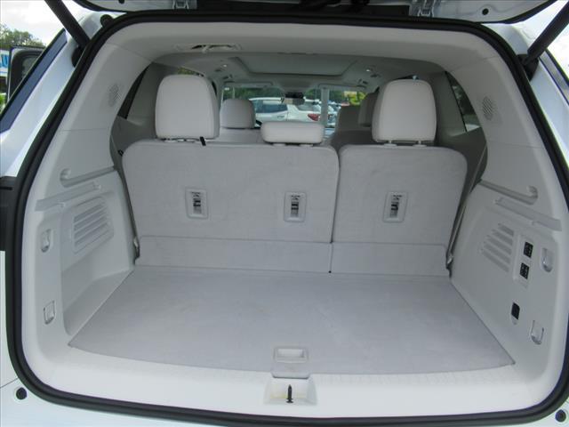 Photo of 2025 White Frost Tricoat Buick Enclave