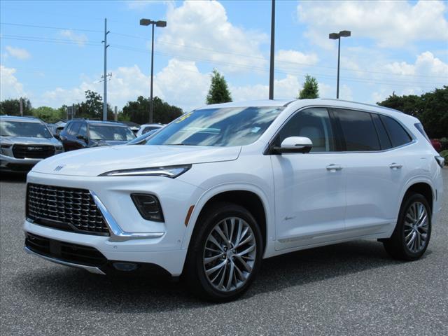 Photo of 2025 White Frost Tricoat Buick Enclave