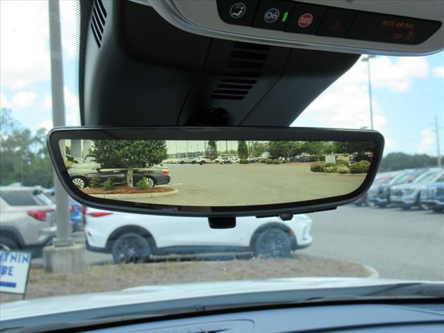 Photo of 2025 White Frost Tricoat Buick Enclave