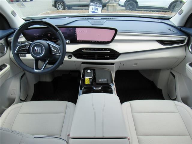 Photo of 2025 White Frost Tricoat Buick Enclave