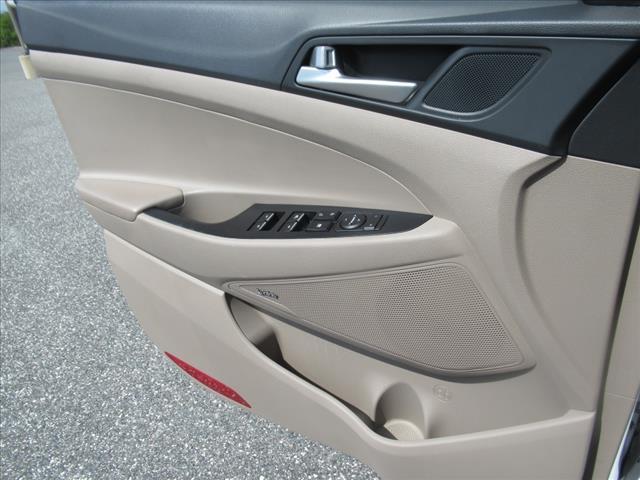 Photo of 2019 Dazzling White Hyundai TUCSON