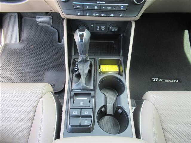 Photo of 2019 Dazzling White Hyundai TUCSON