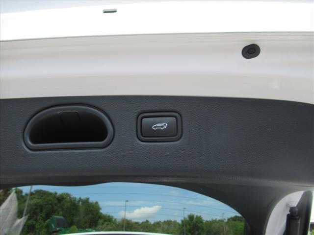 Photo of 2019 Dazzling White Hyundai TUCSON